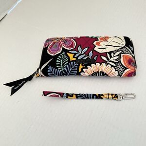 vera bradley wallet wristlet